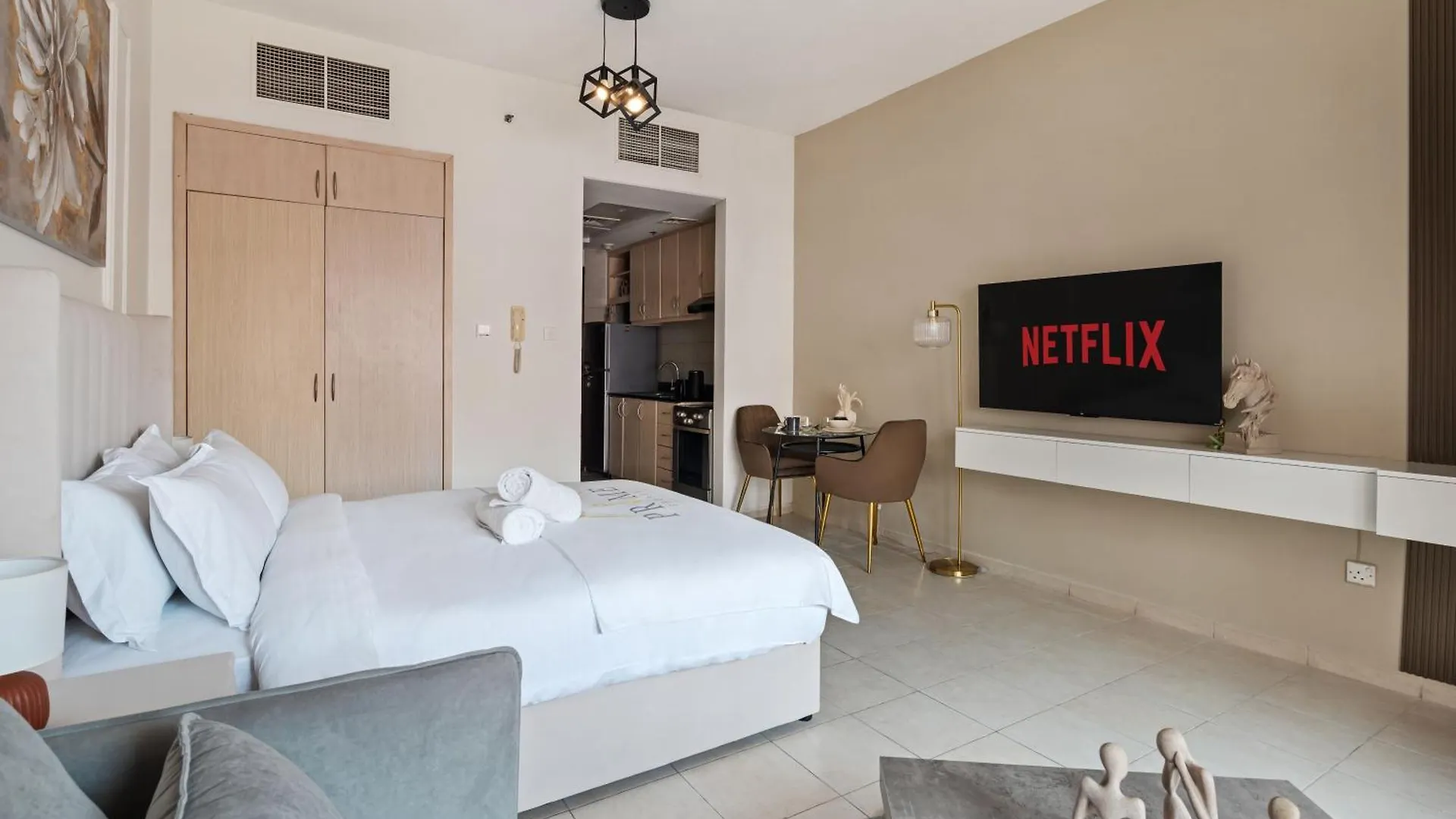 Luxury Studio Near Battua Mall Dubai